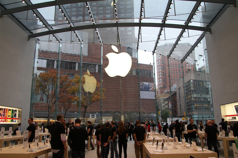 Illustration for article titled Apple Store Gallery